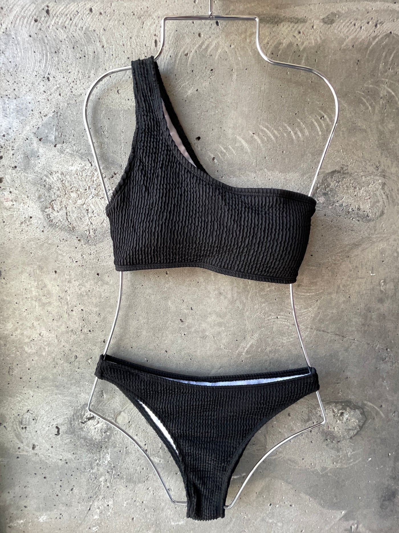 LuBlu Swimsuit top on the shoulder Black