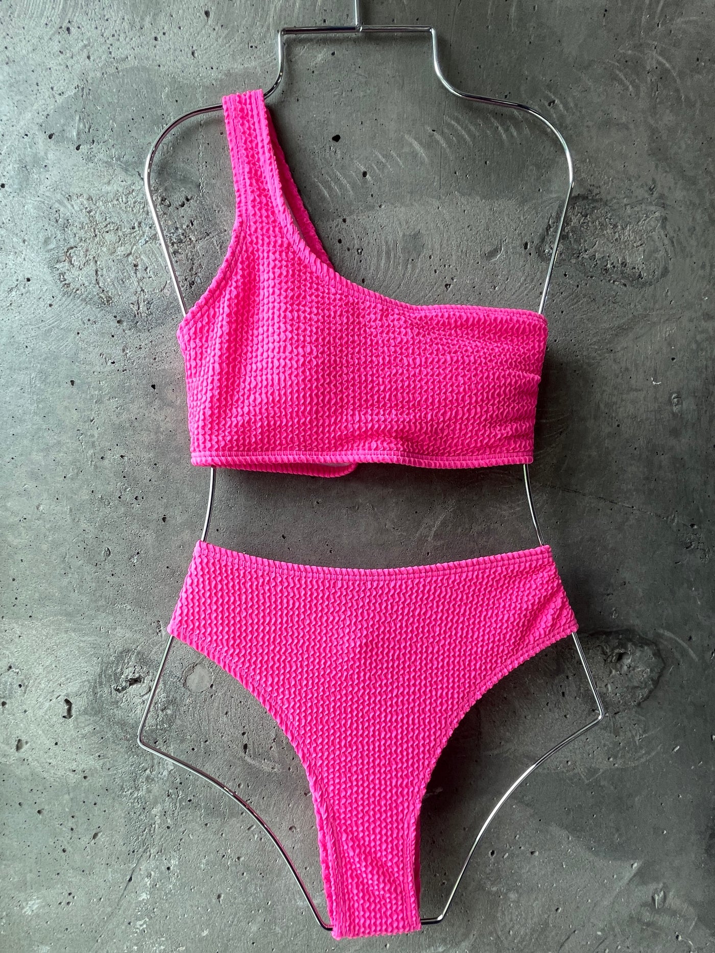 Top de maillot de bain Lublin sur l'épaule rose