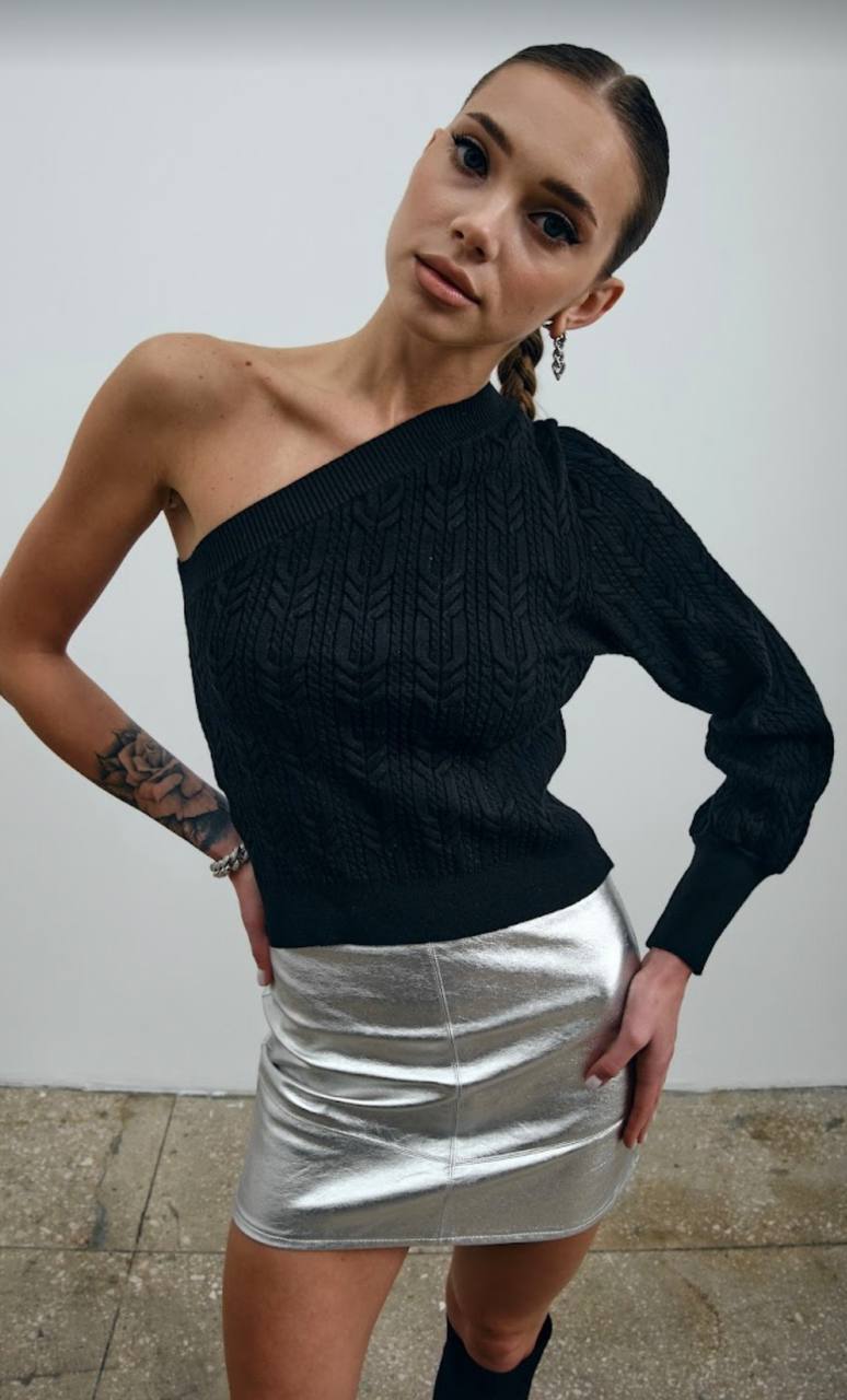 LBL Knitted on one shoulder Black