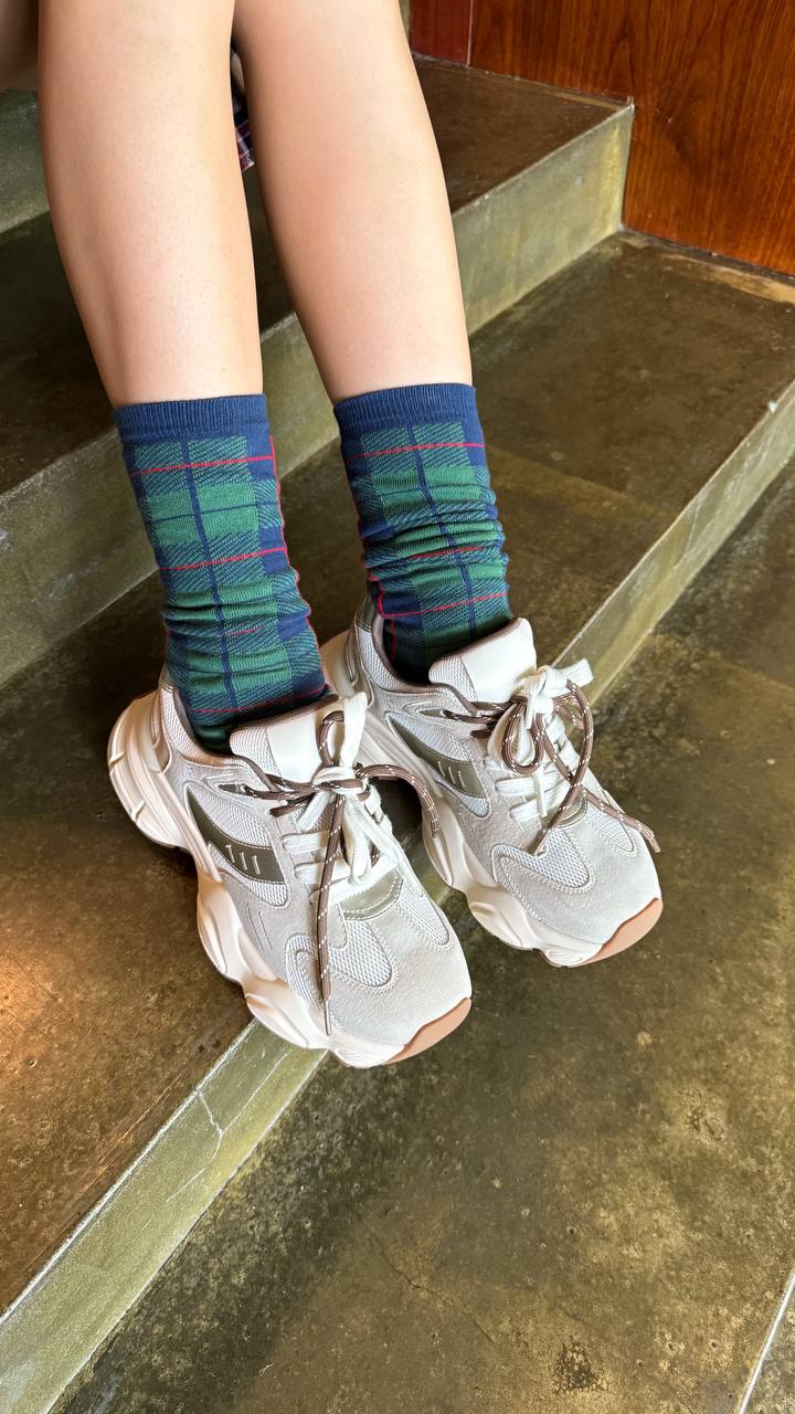 Plaid golfs Green