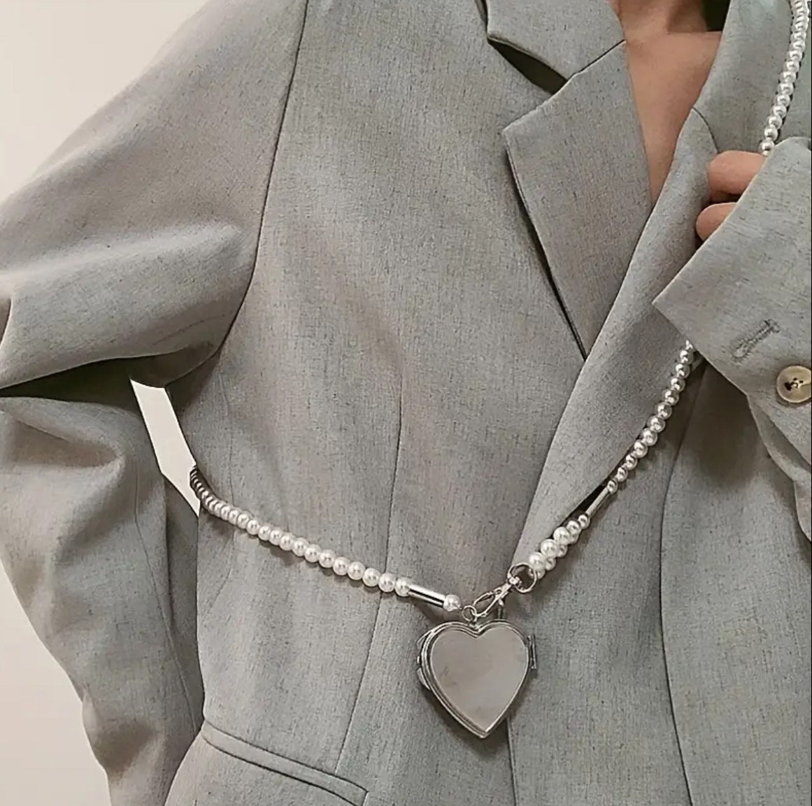 Натільна прикраса з дзеркалом