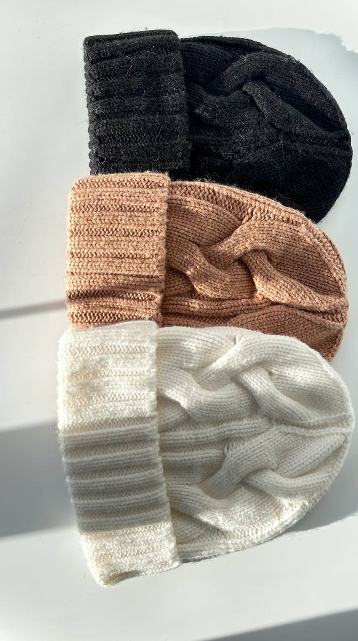 Braids knitted hat in assortment
