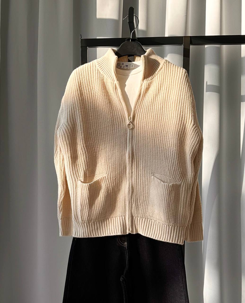 Maglione LuBlu con zip in beige