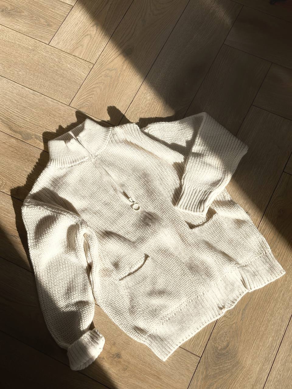 LuBlu Sweater with a zipper Beige