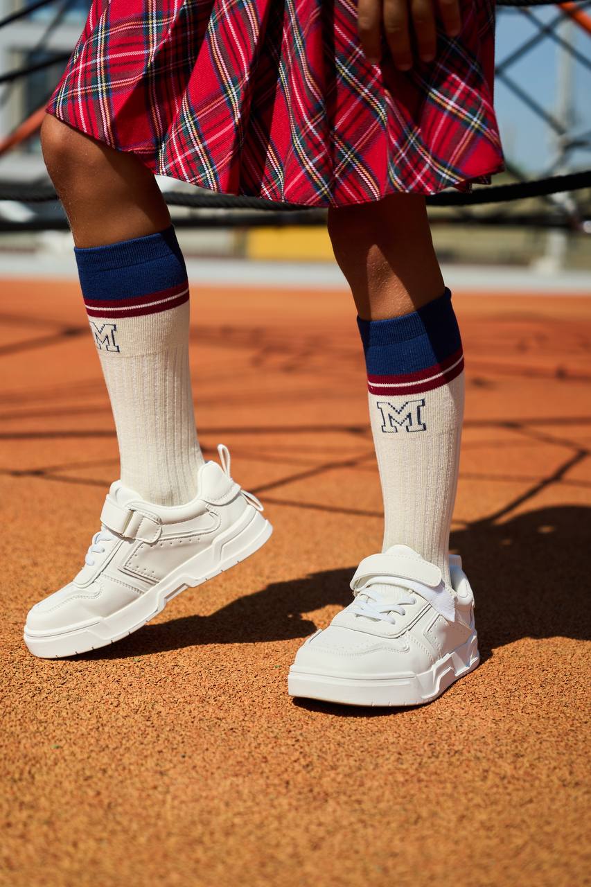 M knee socks
