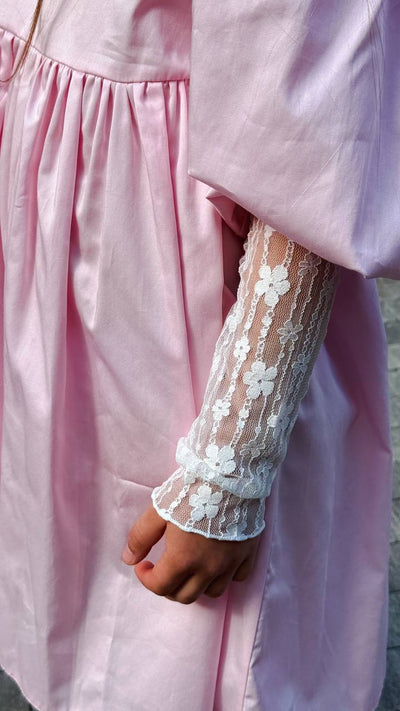 Lace gloves