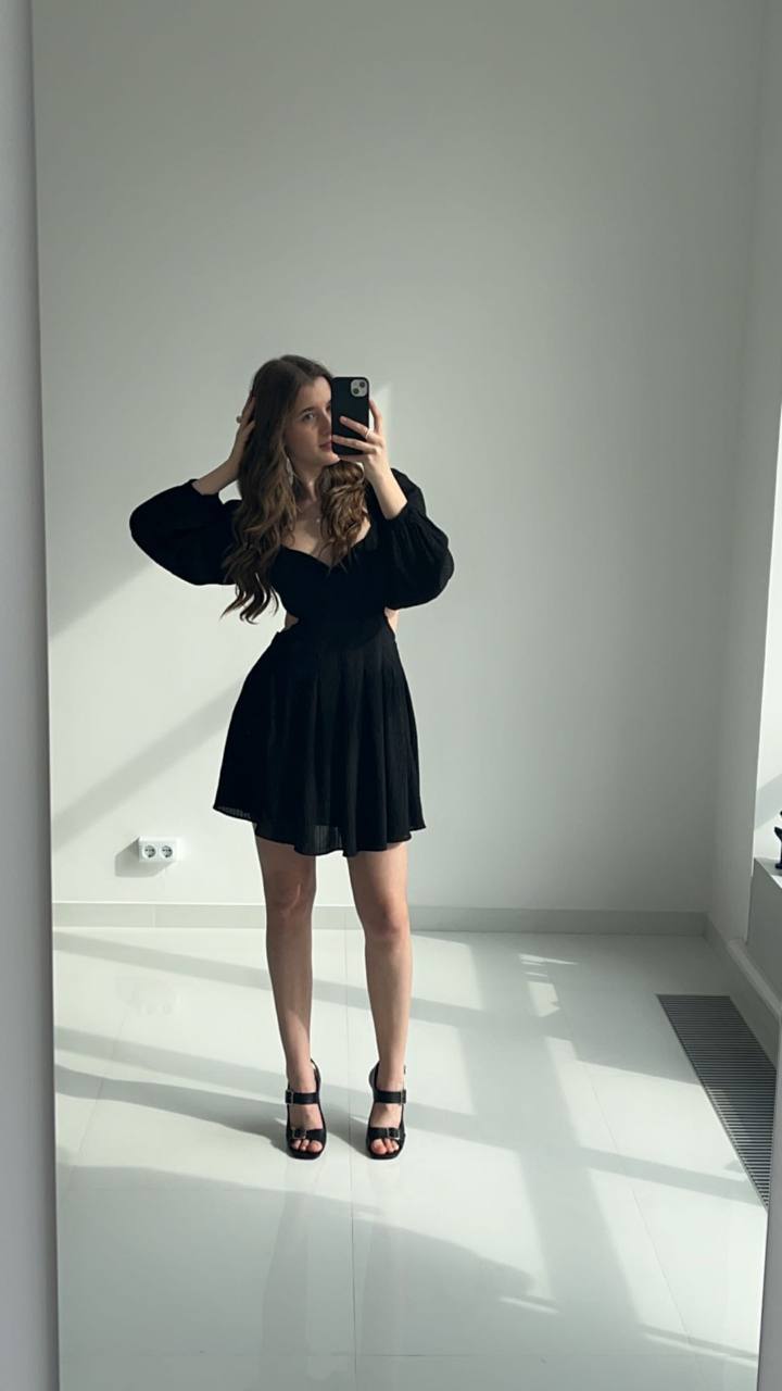 LuBlu Dress with an open back Black